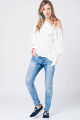 Lange Schulterfreie Bluse in weiß mit großen Schleifen an Ärmelenden aus Baumwolle von Q2 - Ganzkörperansicht