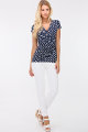 Marineblaues Shirt in Wickeloptik weiß gepunktet Damen von REVD'ELLE PARIS - Ganzkörperansicht