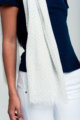 Leichter weißer Damen Schal mit grauen Punkten, Tupfen & Fransen Modeschal von Q2 - Detailansicht