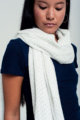 Leichter weißer Damen Schal mit grauen Punkten, Tupfen & Fransen Modeschal von Q2 - Seitenansicht