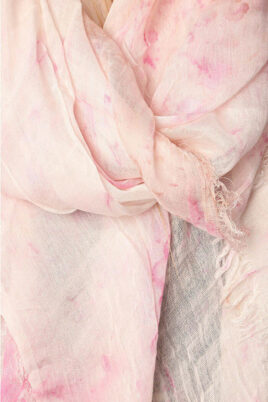 Leichter rosa Damen Schal mit verwischtem Muster - Modeschal von Q2 - Detailansicht