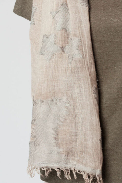 Beiger Damen Schal mit Sterne-Print - Modeschal von Q2 - Detailansicht