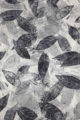 Grauer Damen Seidenschal mit Blätter-Print - florales Seidentuch von By Oceane - Detailansicht
