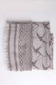 Beiger hellgrauer Damen Schal gefranst & gemustert aus Viskose von Fanli - Detailansicht