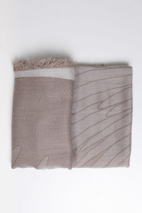 Taupe grauer Damen Schal mit Muster & Fransen aus Viskose von Fanli - Detailansicht