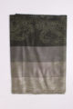 Grüner Damen Schal mit Streifen, Muster & Fransen von Fanli - Detailansicht