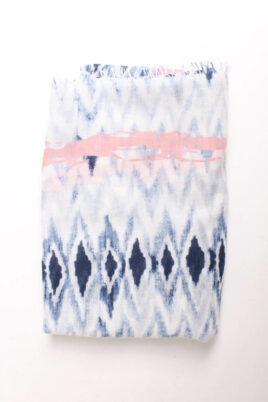 Blauer leichter Damen Schal im Batik-Look - Modeschal von Lil Moon - Detailansicht