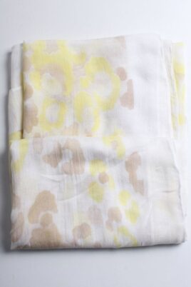 Gelber leichter Damen Schal in Flecken-Optik - Batik Modeschal von Lil Moon - Detailansicht