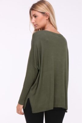 Khaki grüner leichter Damen Pullover mit Kettendetail, Ösen & seitliche Schlitze von Kilky - Rückenansicht