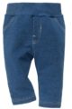 Blaue Baby Jungen & Mädchen Babyhose im Jeans Look mit Taschen & breitem Komfortbund - Sweatjeans unisex von Pinokio - Vorderansicht