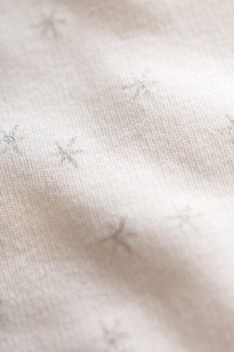 Ecru weißer Baby Schlafoverall mit Füßen, Rüschen & Sterne Motive für Mädchen - Schlafanzug & Strampelanzug Overall einteilig von Pinokio - Detailansicht