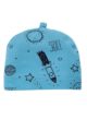 Blaue Baby Mütze mit Weltall Motiven Sterne, Raketen, Mond für Jungen - Babymütze Weltraum blau unifarben mit All Over Muster von Pinokio - Vorderansicht