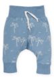 Blaue Baby Leggings Sweathose Schlupfhose mit Palmen, breitem Komfortbund & Bündchen für Jungen - Hellblaue lange Sommerhose von Pinokio - Vorderansicht