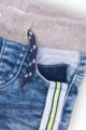 Blaue denim Babyjeans mit Taschen, Streifen & Gesäßtaschen für Jungen - Kinder-Jeans Babyhose washed von Dirkje - Detailansicht