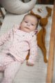 Baby Langarmshirt Rundhals mit Print - Babyjacke gemustert mit Kapuze - Sweathose mit Komfortbund rosa für Mädchen - Babyphoto