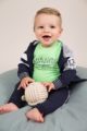Baby Jogginghose mit Taschen + Seitenstreifen - Babyshirt rundhals in grün mit Print - Kapuzenjacke aus Baumwolle von Dirkje - Babyphoto
