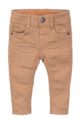 Kinder Baby Jeanshose mit Taschen + Marken-Patch - Kinder Jeans im Vintage-Look slim fit in beige mit Knopf - Babyjeans aus Baumwolle von Dirkje – Vorderansicht