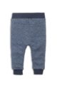 Baby Sweathose gesteppt in Fischgrätenoptik - Babyhose mit Komfortbund aus Baumwolle - Jogginghose für Jungen von Dirkje - blau - Rückansicht
