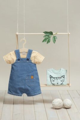 Blaue Kinder kurze Jeans-Latzhose mit Tasche - Orange gestreift T-Shirt mit Katze - Katzen Babybody kurzarm Streifen türkis von Pinokio - Inspiration Sommer-Outfit