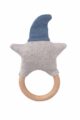 Grau-blaue Baby Rassel Greifling mit Beißring aus Holz & OEKO TEX Baumwolle Stern Babyspielzeug von Nordic Coast Company - Rückansicht Babyrassel