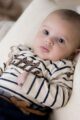 DIRKJE 2er-Set Baby Kleid mit Tüllrock lange Sweathose Schlupfhose dunkelblau-beige gestreift, little Schriftzug, für Mädchen – Babyfoto Portrait