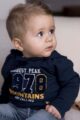 Baby Kapuzenpulli Kinderpullover in Dunkelblau für Jungen Oberteil mit Applikation & breite Rippbündchen im College-Style - Baby Jeans in Grau von DIRKJE - Babyfoto Kinderfoto