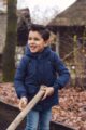 Warme Jungen Babyjacke Parka mit Kapuze, Taschen, Reißverschluss für den Winter - Blaue gefütterte Kinderjacke für Herbst & Winter von Koko Noko - Babyfoto Kinderfoto