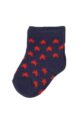 Kinder Baby Socken in Dunkelblau mit rotem Sternchen Muster - Unisex Söckchen mit schmalen Rippbündchen für Jungen + Mädchen von MINOTI - Vorderansicht