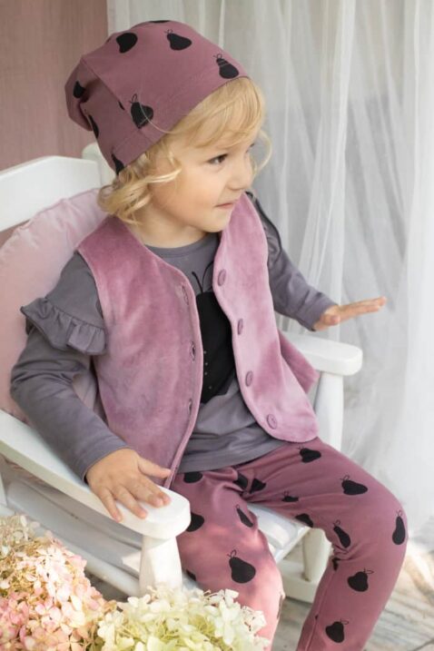 Baby Kinderhose mit passender Bommel-Mütze aus weicher Baumwollmischung im Retro-Look Altrosa mit schwarzem Birnen-Muster + stylische rosa Weste + Rüschen-Shirt langarm in Grau von PINOKIO - Inspiration Kinderfoto