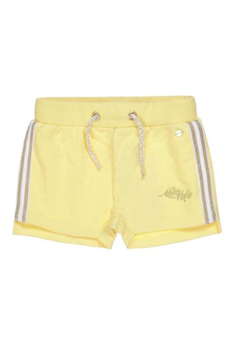 Gelbe Baby Kinder Shorts mit weiß goldenen Streifen für Mädchen Basic von Koko Noko - Kurze Sommerhose Vorderansicht