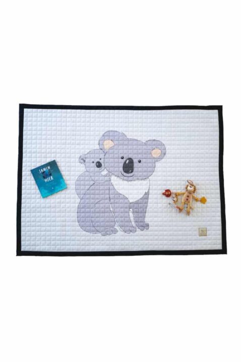 Koalabär Baby Kinder große Spielmatte Spieldecke gesteppt 150x200 cm mit rutschfestem Boden von Love by Lily - XL Koala Krabbelmatte Vorderansicht