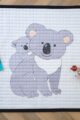 XL Spieldecke Krabbeldecke mit Koala & Anti Rutsch Boden für Babys & Kinder als Geschenkidee mit Aufbewahrungstasche von Love by Lily - Detailansicht Koala Spielmatte