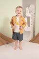Baby & Kinder Sommer kurze Hose dunkelblau in Jeans Optik - Kapuzen Sweatjacke mit Kaktus Patch currygelb - T-Shirt mit Banane beige von Pinokio - Kinderfoto lachender Junge