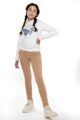 Mädchen trägt Schmetterling Kinder Kapuzenpullover mit buntem Print in Creme Weiß con No Way Monday - Kinderfoto braunhaariges Mädchen mit Zöpfen & Kapuzen-Sweatshirt