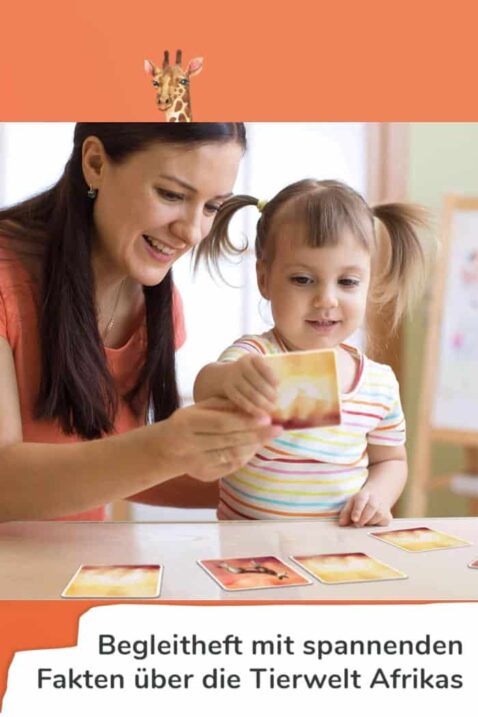 Mama spielt mit Kind Memo Spiel SAFARI mit XXL extra großen Tierkarten Tierpaare aus Afrika von PIHU - Mama mit Kind beim Spielen eines farbenfrohen Memorys Denkspiels für Kinder