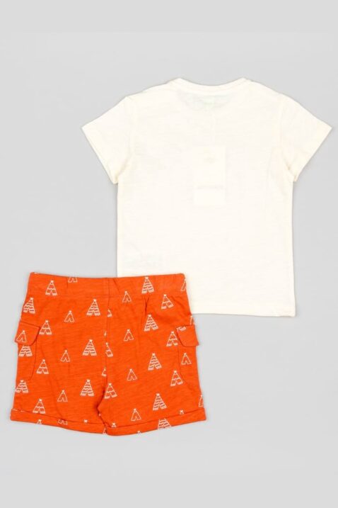2-teiliges Kinderset & Babyset aus kurzer Hose Shorts mit Taschen, Beinumschlag & Zelte gemustert in rot - Weißes Kurzarmshirt mit Rundhalsausschnitt & Bär Indianer Tiermotiv von Losan - Rückansicht cooles Sommer Jungenset