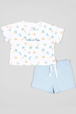 Baby & Kleinkinder 2er-Set aus kurzer Hose Shorts gerippt mit Kordel & Taschen in Hellblau unifarben - T-Shirt mit Gemüse, Tomaten & Karotten gemustert in Weiß von Losan - Vorderansicht kurzes 2-teiliges Jungen & Mädchen Sommerset