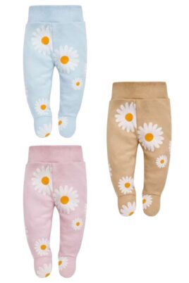Beige, hellrosa & hellblaue Strampelhose mit Fuß, Gänseblümchen Motiven & breitem Schlupfbund für Mädchen von PINOKIO - Vorderansicht aller drei Halbstrampler mit Füßen für Babys & Neugeborene