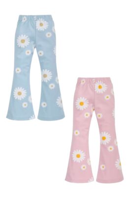 Hellrosa & hellblaue Flared Leggings mit Schlag, ausgestelltem Bein, elastischem Schlupfbund & Gänseblümchen gemustert für Babys & Kinder von PINOKIO - Vorderansicht beider Mädchen Baby-Schlagleggings aus Baumwollmischung