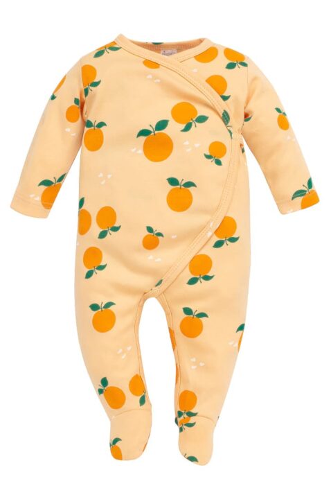 Orange gelber Baby & Neugeborenen Schlafoverall mit Füßen, Orangen Motiven gemustert aus Baumwolle für Mädchen & Jungen von PINOKIO - Vorderansicht langarm Einteiler Schlafstrampler mit Fuß