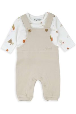 Baby & Kinder 2-teiliges Set aus beiger Latzhose unifarben & Rundhals Langarmshirt mit Tieren, Häuschen, Bäumen für Jungen & Mädchen in Weiß von BABYBOL - Vorderansicht Langarm 2er Jungenset & Mädchenset aus 100% Bio-Baumwolle